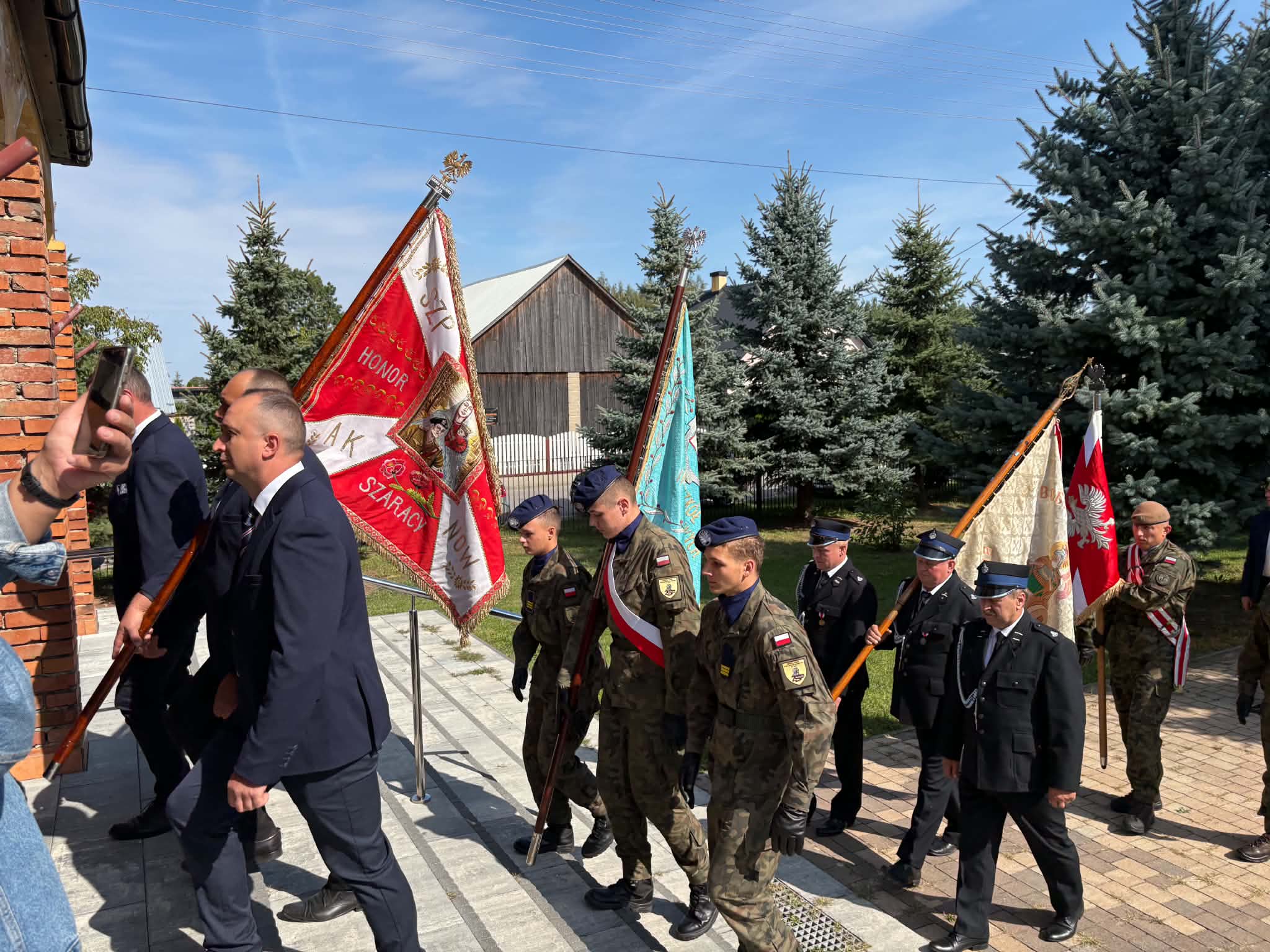 Kadeci z Iłży w hołdzie bohaterom AK